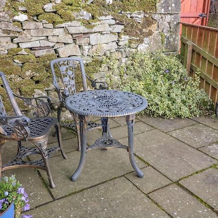 Watershed Cottage Settle Exterior foto
