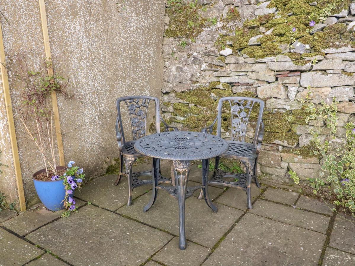 Watershed Cottage Settle Exterior foto